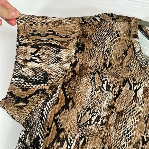 Torrid Ribbed Snakeskin Cropped T-Shirt Top - Picture 3 of 5